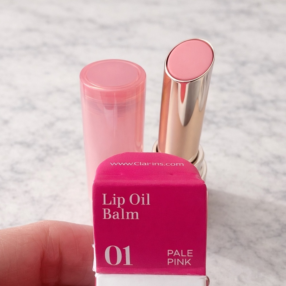 CLARINS Lip Oil Balm 01 Pale Pink Hydrating Gloss Balm - Picture 2 of 2